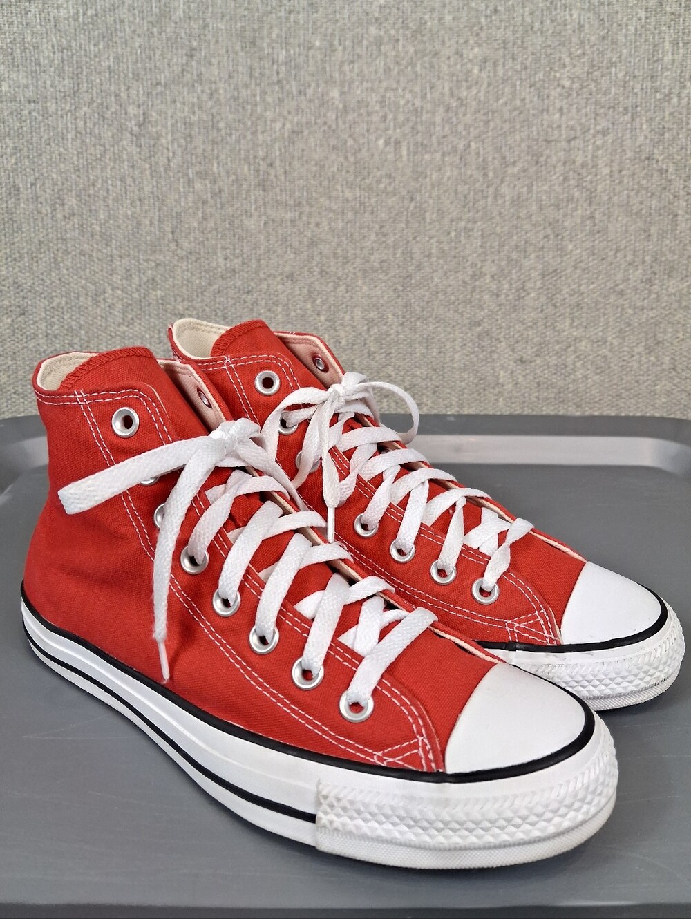 Converse Chuck Taylor All Star Canvas High Top Sneaker Red Mens 6.5 / Womens 8.5